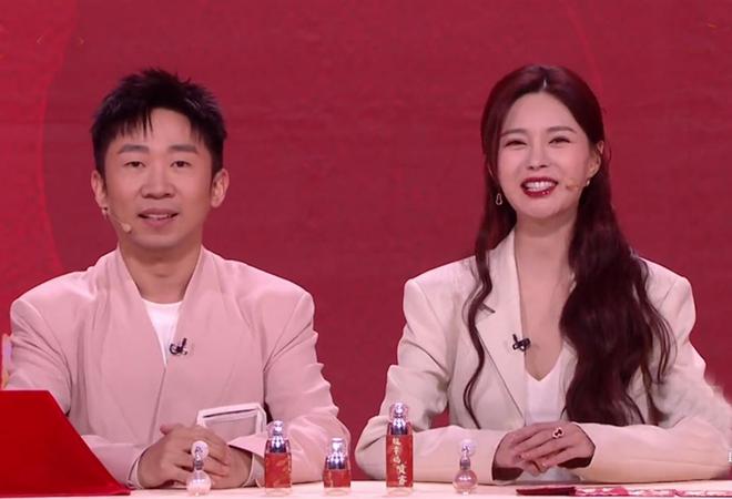 ：何炅撑门面刘烨咖位飞升杨迪被重用瓦力棋牌游戏元宵晚会折射主持新格局(图6)